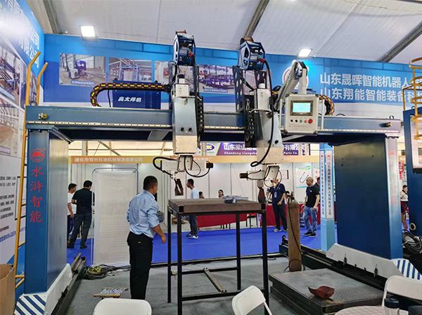 Double Gun Automatic Welding Machine For Trailer Base Plate